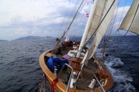 YALıKAVAK - Hem Rakiplerle, Hem De Dalgalarla Mücadele Ettiler