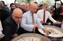 TANER YILDIZ - Kocasinan Belediyesi Aşure Dağıttı