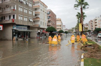 Manavgat Sağanak Yağış Su Baskınlarına Neden Oldu