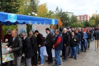 AHMET YAPTıRMıŞ - Palandöken Belediyesi Vatandaşlara Aşure Dağıttı