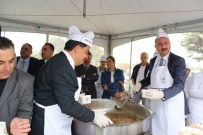 ŞAMİL TAYYAR - Şehitkamil Belediyesi Vatandaşlara Aşure İkram Etti