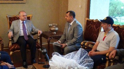 Vali Çakacak, PTT Heyetini Kabul Etti