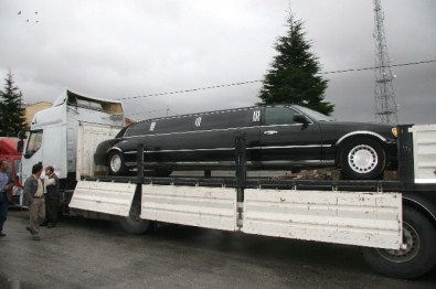 Afyonkarahisarlılar 'Limuzin'i Görünce Fotoğraf Çekme Yarışına Girdiler