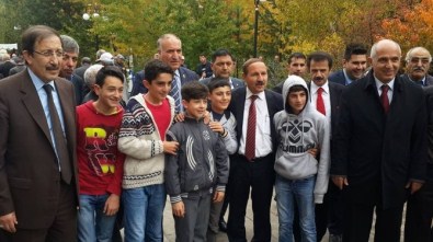 Ahmet Yaptırmış, Seçim Gezisini Palandöken'de Sürdürdü