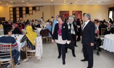 AK Parti Milletvekili Adayları, Üsküdar'da Engelli Vatandaşlarla Buluştu