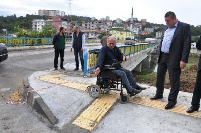 Alaplı'da Kaldırımlar Görme Engelliler İçin Düzenleniyor