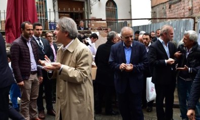 Beyoğlu'nda 46 Camide 14 Bin Kutu Aşure Dağıtıldı