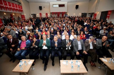 Gürsel Tekin, CHP'ye Üye Olan Çorumlulara Rozet Taktı