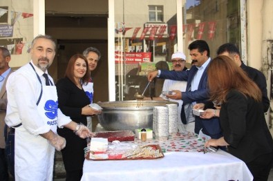 Hakkari VEDAŞ'tan Aşure Dağıtımı