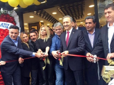 Tatlısan Baklavacısı Ünlü İsimlerin Katılımıyla Açıldı