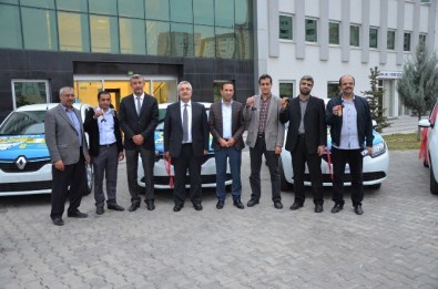 Esenlik'in Araç Talihliler Anahtarlarını Teslim Aldı