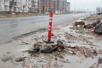 RÖGAR KAPAĞI - Sağanak Yağmur Diyarbakır'da Hayatı Felç Etti
