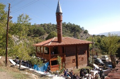 730 Yıllık Tarihi Ahşap Cami Restore Edildi