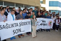 FITIK AMELİYATI - Asistan Hekimler Şiddet Yüzünden İş Bıraktı