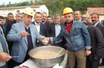 ZEKI ÇAKAN - Çakan, Madenci Bareti Takıp Aşure Dağıttı