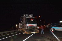 YASEMİN ÖZTÜRK - CHP'li Kadınları Taşıyan Minibüs Kaza Yaptı Açıklaması 19 Yaralı