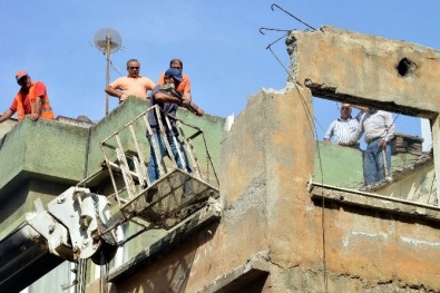Akdeniz Belediyesi Metruk Binaların Yıkımına Devam Ediyor