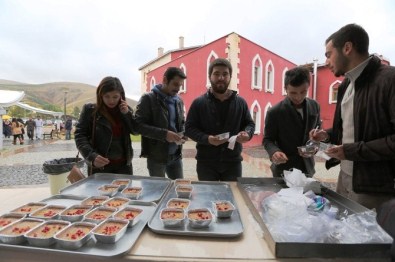 Bayburt Üniversitesi'nde Aşure Etkinliği Düzenlendi