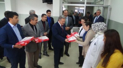 Erzincan'da 133 Öğrenci Ve 5 Öğretmene Tablet Dağıtıldı