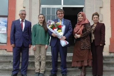 Nenehatun Kız Anadolu Lisesi'nde Tablet Dağıtımı Yapıldı
