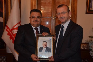 PTT Bilecik Şubesi'nden Belediye Başkanı Selim Yağcı'ya Sürpriz Hediye