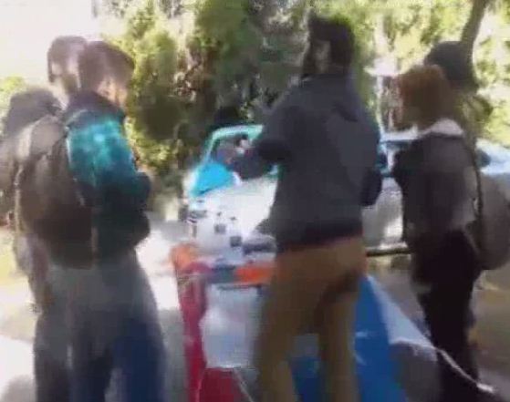 İzmir'de AK Parti standına saldırı