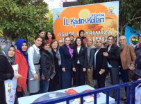 PARTİ YÖNETİMİ - AK Partili Kadınlar Aşure Dağıttı