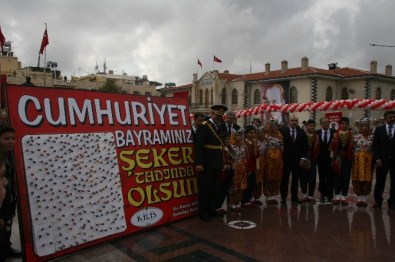 Başkan Hasan Kara, Öğrencilere Bayram Şekeri Dağıttı