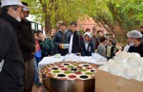 Büyükşehir Göksun'da Aşure Dağıttı