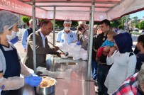 Büyükşehir Manavgat'ta Aşure Dağıttı