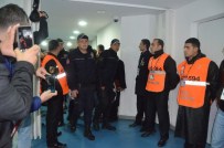 Hakem Çağatay Şahan Ve Yardımcıları Stadyumdan Geniş Güvenlik Önlemleri Altında Çıkartıldı.