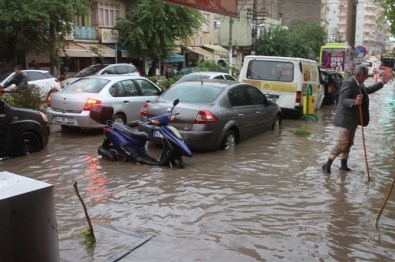 Kızıltepe'de Yağmur Hayatı Felç Etti