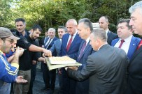 ALI FIDAN - Vali Ali Fidan'dan İşçilere Baklava İkramı