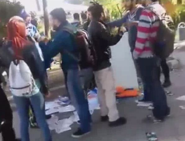 İzmir'de AK Parti standına saldırı