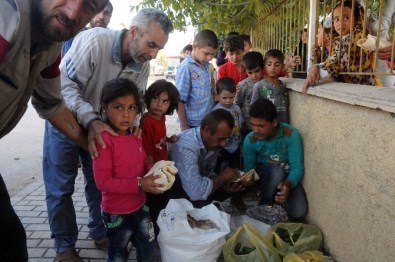 Mültecilerin Cami Avlusunda Yaşam Mücadelesi