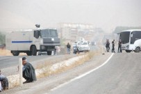 NURSEL AYDOĞAN - Silvan'a Girmek İsteyen Gruba Polis Müdahale Etti