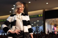 ÖZGE ULUSOY - Ünlü Mankenler Adana Optimum'da Podyuma Çıktı