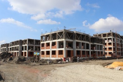 Bakan Güllüce Kentsel Dönüşüm Kapsamında Yapılan Konutları İnceledi