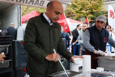 Başkan Kerimoğlu Vatandaşlara Kardeşlik Aşuresi İkram Etti
