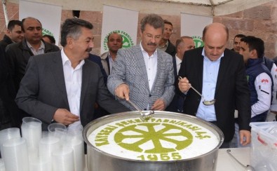 Merzifonlu Kara Mustafa Paşa Kervansarayında Kayseri Şeker Aşure Dağıttı