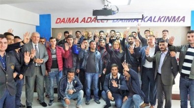 MHP, SP Ve BBP'den 110 Genç AK Parti'ye Katıldı