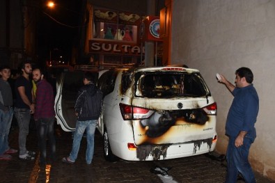 Nusaybin'de Park Halindeki Araç Yandı