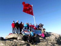 GÜMÜŞSU - Sökeli Dağcılardan Latmos'un Zirvesinde 29 Ekim Kutlaması