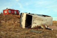 Yunak'ta Minibüs Devrildi Açıklaması 1 Yaralı