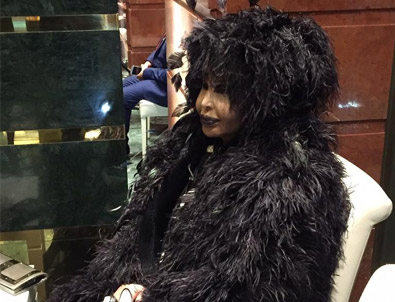 Diva'nın kıyafeti sosyal medyayı salladı