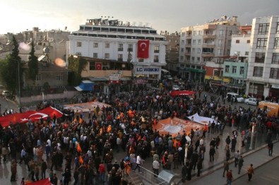AK Parti, Gövde Gösterisi Yaptı