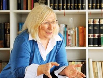 Alev Alatlı'ya linç kampanyası