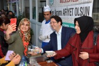 ÖĞRENCİ YURTLARI - Başkan Yazgı Ve Eşi Aşure İkramında Bulundu