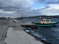 ŞİDDETLİ FIRTINA - Çanakkale'de Fırtına Hayatı Olumsuz Etkiliyor