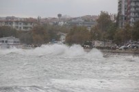 DENİZ ULAŞIMI - Tekirdağ'da Dev Dalgalar